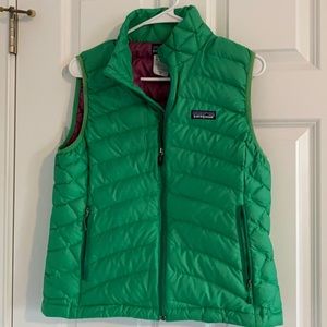 Patagonia women’s nano puff vest- Kelly green. m